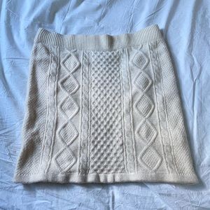 Cream / Beige sweater knit mini skirt size Medium